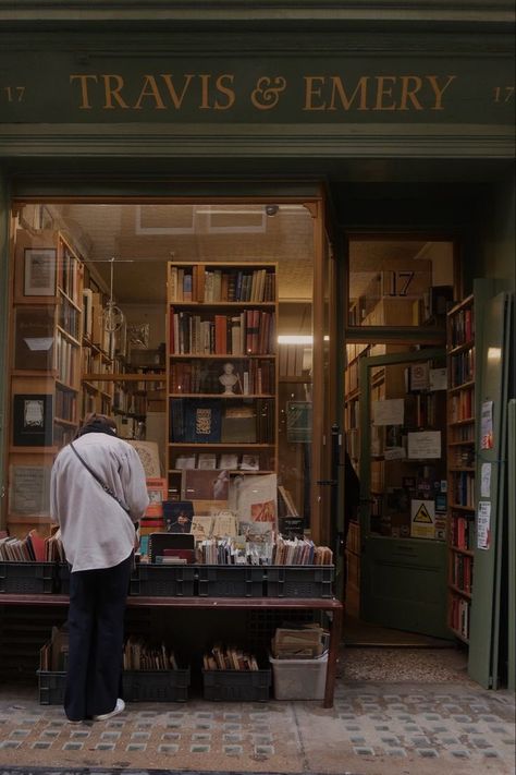 Vintage Book Store, London Bookstore, Dark Academia Book, Vintage Bookstore, Bookstore Cafe, Library Aesthetic, Living In London, Book Cafe, Academia Aesthetic