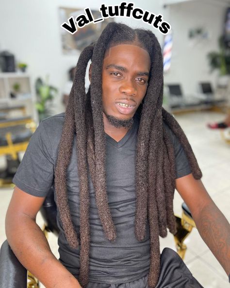 @val_tuffcuts shared a photo on Instagram: “Florida boy dade county 🌴wicks #wicks#bonks#dreads #dreadstylesformen #dreadstyles #dreadsatl #dreadstylesforwomen #dreadslocks…” • Sep 11, 2021 at 1:43am UTC Wicks Dreads, Dread Designs, Dreadlocks Men, Mens Dreads, Hairstyle Men, Dreadlock Hairstyles For Men, Hair Png, Dread Hairstyles, Dreadlock Hairstyles