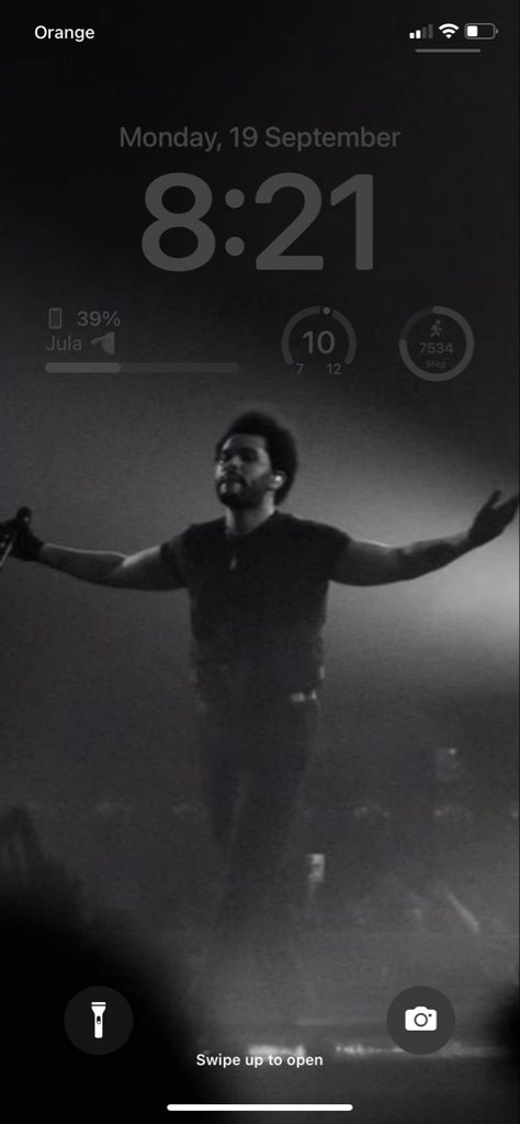 The Weeknd Autographs, The Weeknd Wallpapers, Ios16 Wallpaper, Abel Makkonen, Song Video, Ios 16, Video Ideas, Iphone Screen, The Weeknd