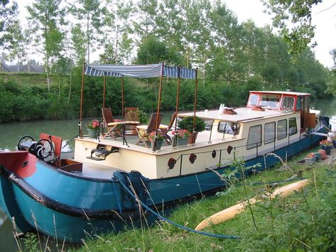 JH w: awning. The Julia Hoyt Dutch Canal Barge ... Dutch Barge Houseboats, Dutch Barge Interior, Barge Living, Narrowboat Life, Barge Interior, Barges For Sale, Canal Barge, Houseboat Living, Dutch Barge