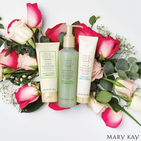 This is the perfect hand pampering set. It smooths out the rough edges and dryness from constant hand washing. Leaves your skin soft, smooth and beautiful. Kosmetyki Mary Kay, Mary Kay Facebook, Mary Kay Inspiration, Mary Kay Gifts, Mary Kay Satin Hands, Selling Mary Kay, Mary Kay Marketing, Mary Kay Party, Imagenes Mary Kay