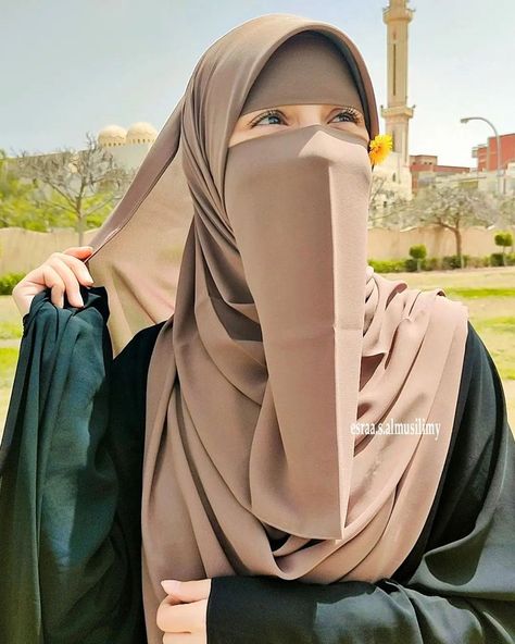 Niqab Colors, Niqab Aesthetic Photography, Hijab In Islam, Niqab Aesthetic, Stylish Abaya, Muslimah Fashion Casual, Army Couple Pictures, Disney Princess Tattoo, Army Couple