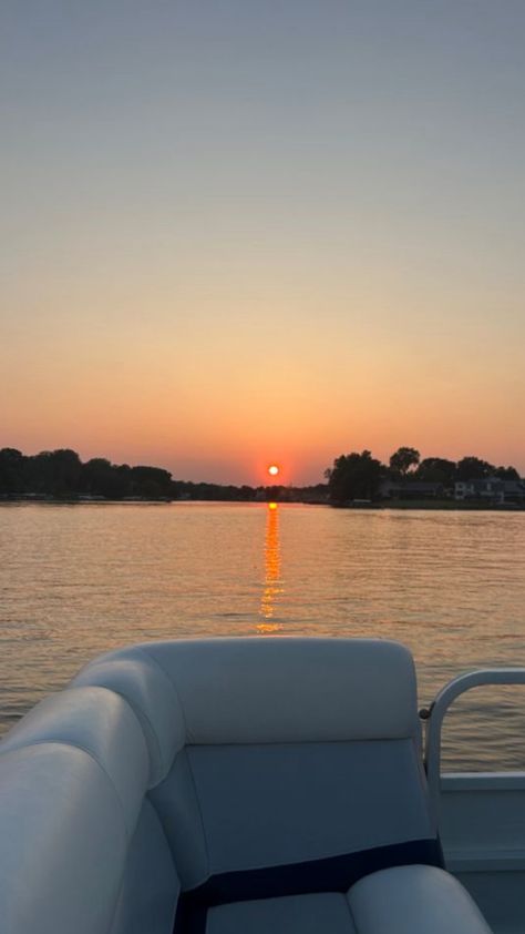 Motorboat Aesthetic, Pontoon Aesthetic, Pontoon Boat Aesthetic, Boats Aesthetic, Summer Sunset Aesthetic, Lake Boating, Boat Lake, Summer Boats, Lake Summer