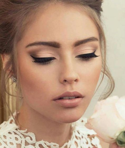 Machiaj Smokey Eyes, Wedding Makeup Vintage, Wedding Hairstyles And Makeup, Simple Everyday Makeup, Wedding Makeup Tips, Wedding Day Makeup, Smink Inspiration, Hooded Eye Makeup, Eyes Brown