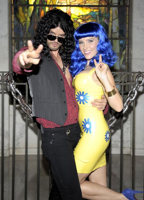 Sophia Bush and Austin Nichols as Katy Perry and Russell Brand Celebrity Couple Costumes, Halloween Costumes Pictures, Rico Rodriguez, Austin Nichols, Funny Couple Costumes, Cute Couples Costumes, Diy Couples Costumes, Halloween Parejas, Best Celebrity Halloween Costumes