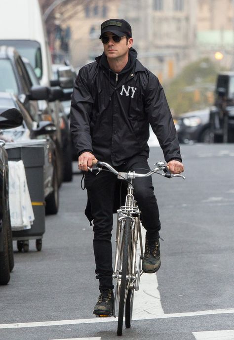 Justin Theroux Style, Urban Cycling Fashion, Bicycle Track, Chef Wear, Urban Cycling, Justin Theroux, Male Style, Cycling Fashion, Bike Style