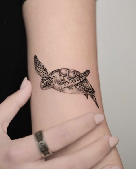 Simple Sea Turtle Tattoo, Sea Themed Tattoos, Sea Creature Tattoo, Sea Turtle Tattoos, Anniversary Tattoo, Turtle Tattoos, Black Line Tattoo, Sea Turtle Tattoo, Turtle Tattoo Designs