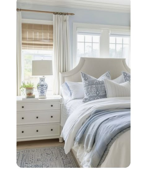 Bedroom Coastal Farmhouse, Nantucket Bedroom Style, Cape Cod Room Ideas Bedrooms, New England Bedroom Ideas, New England Bedroom Aesthetic, Classic Coastal Bedroom, Coastal Traditional Bedroom, Coastal Cozy Bedroom, Nantucket Style Bedroom