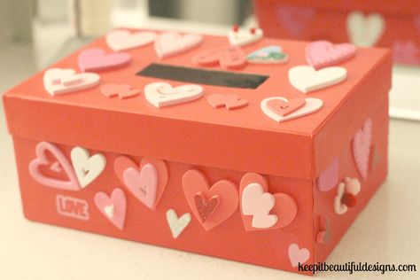 Easy Valentine's Day Box - Craft for Kids | Ottawa Mommy Club Easy Valentines Day Boxes, Girls Valentines Boxes, Diy Valentines Box, Valentine Boxes For School, Kids Craft Box, Valentines Diy Kids, Kids Valentine Boxes, Valentine Card Box, Valentine Boxes