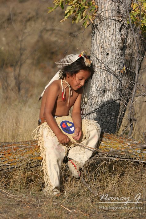 Native Child, Native American Children, Hunting Game, Native American Warrior, Native American Images, Native American Men, Native American Pictures, Indian Boy, Native American Artwork