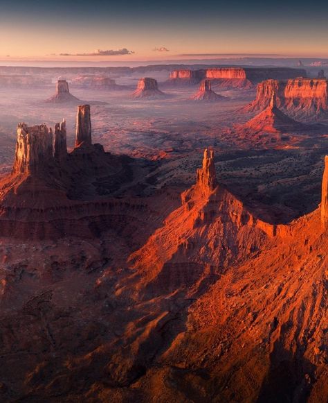 Ellen Jenkins on Twitter: "Utah/Arizona USA 🇺🇸 🇺🇸 https://t.co/jag5c5neyr" / Twitter Monument Valley Arizona, Norway Nature, Arizona Hiking, Desert Life, Utah Usa, Panoramic View, Beautiful Mountains, Fantasy Landscape, Nature Travel