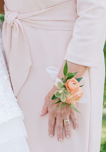 Peach ranunculus hellebore wrist blooms corsage Peach Corsage Wedding, Ranaculus Boutonniere Groomsmen, Peach Ranunculus Boutonniere, Shoulder Corsage Wedding, Whimsical Corsage, Peach Buttonhole, Pastel Corsage, Ranunculus Wrist Corsage, Peach Bridesmaid Bouquet