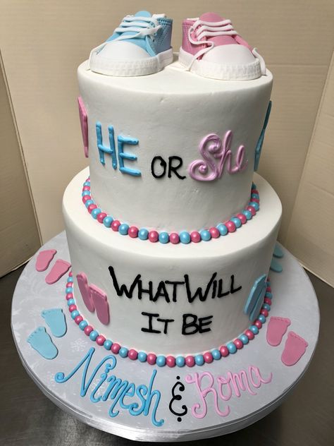 Shoe Gender Reveal, Gender Reveal Shoes, Closet Gender Reveal, Gender Reveal Cakes, Shoes Cake, Twin Gender Reveal, Shoe Cake, Bad Girl Wallpaper, Gender Reveal Cake