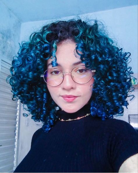 Blue Money Piece Curly Hair, Curly Hair Color Ideas Blue, Short Blue Curly Hair, Blue Short Curly Hair, Curly Blue Hair, Red And Blue Hair, Purple Curly Hair, Curly Purple Hair, Blue Curly Hair