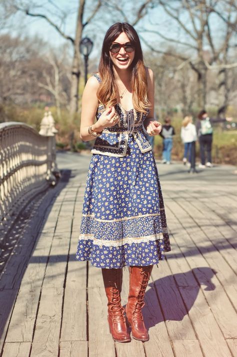 Prairie Dress: Prairie Girl Emilee Anne 70s Prairie Dress, Prairie Dress, Prairie Style, Diy Dress, Modest Dresses, Dresses With Leggings, Modest Outfits, Feminine Style, Modest Fashion