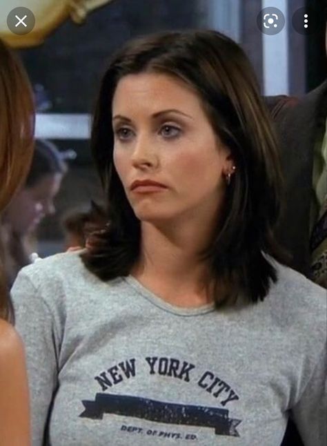 Hair Cuts 90s, Courtney Cox Hair, Monica Friends, Monica Gellar, Fictional Women, I'm Jealous, Courtney Cox, Layered Haircuts For Medium Hair, Monica Geller