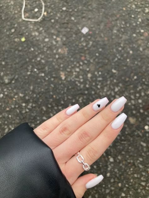 Basic White Nail Ideas, White Nail Inspo Coffin, Nails Weiss, Nails Summer White, Nails Inspiration Ballerina, White Inspiration, Winter Nails Acrylic, Casual Nails, Soft Nails