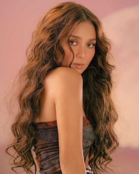 Fire 🔥🔥🔥 Kathryn Bernardo Photoshoot, Bra Photos, Cute Birthday Pictures, Daniel Padilla, Kathryn Bernardo, Bff Photoshoot, Girl Crushes, Character Portraits, Summer Hairstyles