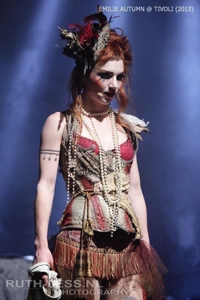 Vintage Circus Costume, Steampunk Circus, Circus Fashion, Odd Fashion, Circus Outfits, Emilie Autumn, Circus Aesthetic, Dark Circus, Circus Costume