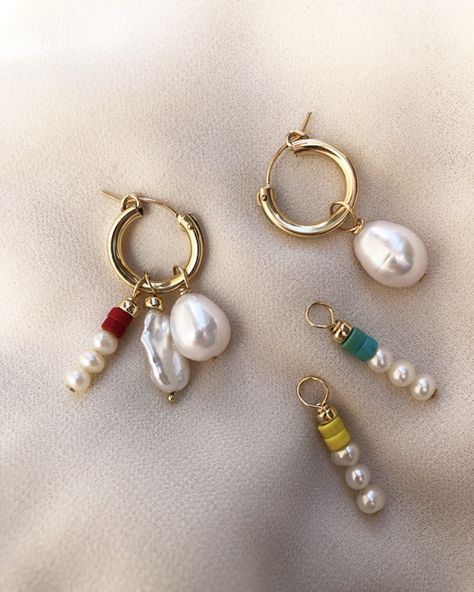 Chain And Bead Earrings, Hoops With Charms, خواتم خطوبة, Interchangeable Earrings, Gemstone Jewellery, Demi Fine Jewelry, Pearl Charms, Dream Jewelry, Gold Hoops