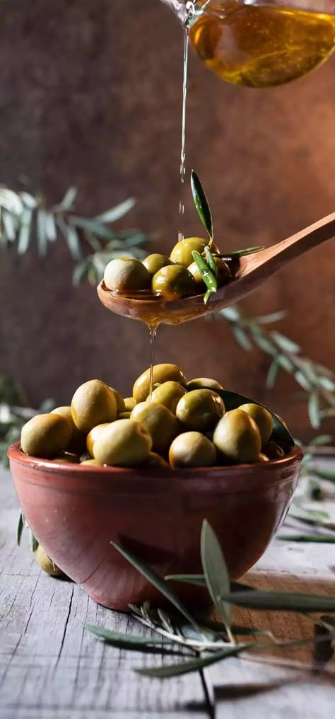 Olive Oil Bottle Photography, Olive Oil Aesthetic, Olive Oil Photography, Uses Of Olive Oil, Olive Aesthetic, Olive Theory, Pickled Olives, Olive Photography, Spanish Olives