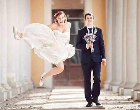 23 Funny Wedding Photos from Charming to Crazy 22 Crazy Wedding Photos, Funny Wedding Poses, Funny Wedding Photography, Ugly Wedding Dress, Homecoming Floats, Funny Wedding Pictures, Wedding Fail, Funny Wedding Photos, Wedding Photos Poses