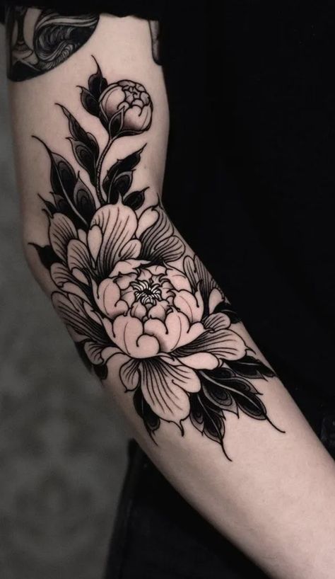 Backpiece Tattoo, Chrysanthemum Tattoo, Floral Tattoo Sleeve, Geniale Tattoos, Tatuaje A Color, Peonies Tattoo, Tattoo Designs And Meanings, Tattoos Designs, Up Tattoos