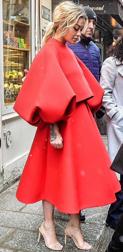 Rita Ora in Dice Kayek promotes "Fifty Shades Freed" in Paris. #bestdressed Dresses With Puffy Sleeves, Puffy Sleeves Dress, Paris Snow, Dress Puffy Sleeves, Crimson Dress, Puffy Sleeve Dress, Dice Kayek, Mode Kimono, Last Shot