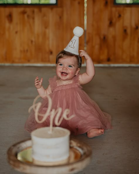 To the cutest 1 year old, Addie! I hope you have a wonderful 1st birthday! One Year Old Pictures Outside, 1st Birthday Girl Photoshooting Ideas, 1 Yr Picture Ideas One Year Old, Girl First Birthday Photoshooting Ideas, One Year Old Baby Photoshoot, 1st Birthday Girl Photoshooting, First Birthday Girl Photoshooting, Simple 1st Birthday Photoshoot, One Year Pictures