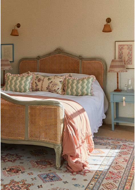 Couples Small Bedroom, Ruffled Duvet, Design Tips And Tricks, Vintage French Country, Cottage Bedroom, Vintage Bedroom, Dream Living, House Goals, Exterior House