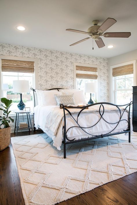 Get This Look: Fixer Upper Baker House Master Bedroom #bedroomideas #bedroomdesign #bedroomdecor #decoratingideas #remodelaholic Fixer Upper Bedroom, Joanna Gaines Bedroom, Fixer Upper Bedrooms, Joanna Gaines Decor, Wood Canopy Bed, Magnolia Market, Christmas Bedroom, Master Bedrooms Decor, Joanna Gaines