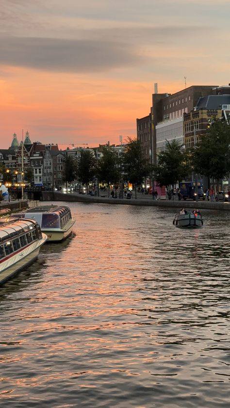 Amsterdam Sunset, Romantasizing Life, Euro Winter, Amsterdam Aesthetic, Dreamy Sunset, Europe 2024, Living In Amsterdam, Study Session, Future Lifestyle