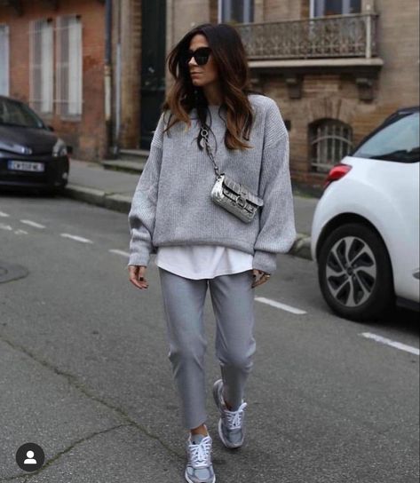 Spring Outfit Ideas For Women, Grey Jeans Outfit, Slacks Outfit, Grey Pants Outfit, Casual Mom Style, Jeans Outfit Spring, Winter Pants Outfit, Trendy Outfit Ideas, Grey Pants Casual