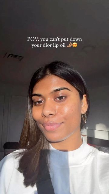 A M R I T A • content creator on Instagram: "I legit can’t leave the house without my @diorbeauty mahagony lip oil ever!🤩 it’s the most perfect formula & shade that I’ve ever tried that looks amazing even when I have no makeup!!💕 and if you know me, I live for a gloss lip but I always feel that lip gloss with no makeup is too much, but this is perfect!❤️ products used ✨ @diorbeauty glow lip oil - mahogany #diormakeup #diorlipglow #diorlipoil #diorlip #lipoil #lipoils #everydaylip #everydaylip Dior Lip Oil Mahogany, Glow Lip Oil, Dior Lip Oil, Girl Lips, Brown Girls Makeup, Dior Lip, Dior Lip Glow, Colors For Dark Skin, Dior Makeup