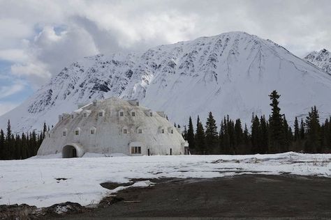 Abandoned igloo hotel in western Alaska (near Mary's Igloo?) Igloo Hotel, Abandoned Hotels, Desert Places, Denali National Park, Hauntingly Beautiful, Roadside Attractions, City Hotel, Abandoned Buildings, Abandoned Places