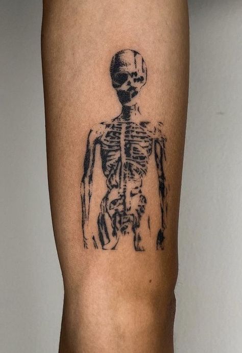 Scary Tattoo Ideas, Horror Tattoo Ideas, Hai Tattoo, Ephemeral Tattoo, Feminine Skull Tattoos, Skeleton Tattoo, Feminine Tattoo Sleeves, Grunge Tattoo, Funky Tattoos