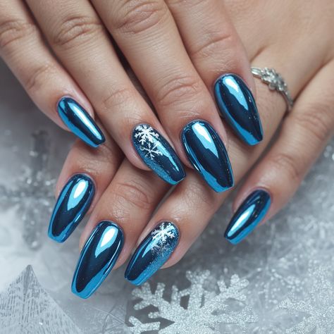 Blue Chrome Snowflake Nails, Blue Chrome Christmas Nails, Winter Chrome Nails Designs, Blue And Silver Chrome Nails, Chrome Nails Winter, Cat Eye Blue Nails, Blue Holiday Nail Designs, Blue Glam Nails, Light Blue Nails Winter