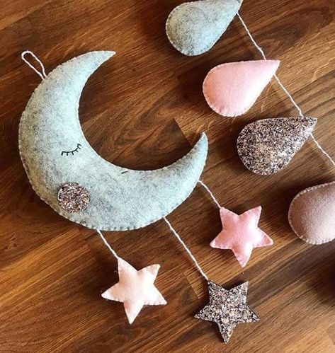 Diy Felt Garland, Felt Moon, Moon Stars Nursery, Stars Nursery, Felt Bunting, Baby Diy Projects, Moon Crafts, Ornament Template, Toddler Quiet Book