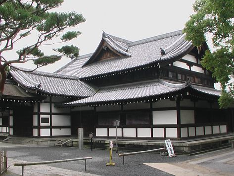 Curved Tiles, Japanese Dojo, Dojo Design, Japanese Traditional Architecture, Traditional Japanese Home, Judo Karate, Japanese Style House, Traditional Japanese House, Physical Training