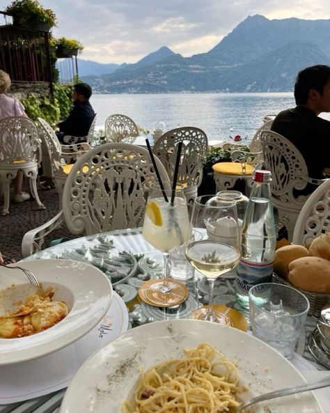 Lake Como Food, Lake Como Honeymoon, Lake Como Picture Ideas, Lake Como Instagram Pictures, Lake Como Winter, Lake Como Photo Ideas, Lake Como Italy Aesthetic, Como Italy Aesthetic, Lake Como Outfit