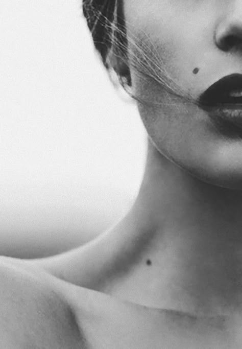 Beauty Mark, Foto Tips, Black And White Photograph, Beauty Tattoos, White Photo, Beautiful Photography, Black And White Photography, White Photography, Photo Inspiration