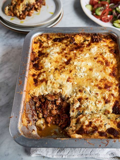 Vegetarian Moussaka Recipe, Veggie Moussaka, Vegetable Moussaka, Vegetarian Moussaka, Vegetarian Lasagne, Aubergine Recipe, Moussaka Recipe, Lasagne Recipes, Jamie Oliver Recipes