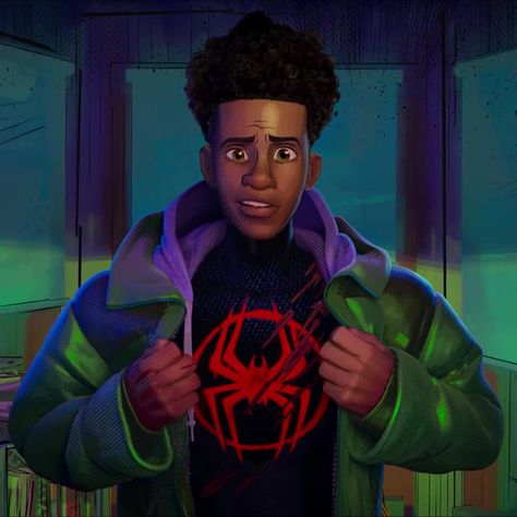 Across The Spider Verse Gwen, Spider Verse Gwen, Spider Sense, Sara Pichelli, Spiderman Miles, Miles Spiderman, Image Spiderman, Spider Man 3, Spider Man Across The Spider Verse