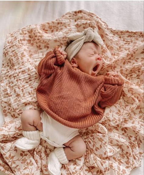 Newborn In Sweater, Newborn Sweater Outfit, Newborn Spring Outfits, Newborn Baby Girl Aesthetic, Newborn Baby Outfits Girl, Fall Newborn Outfits, Cute Newborn Baby Girl Outfits, Winter Newborn Outfits, Winter Baby Girl Outfits