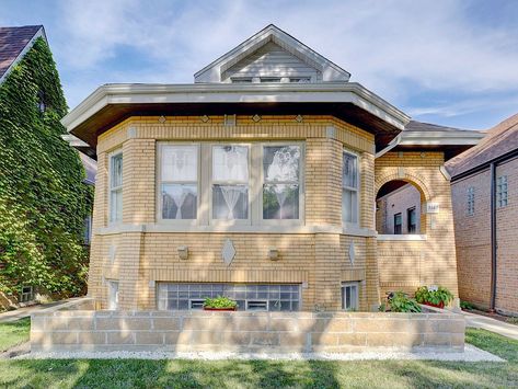 Chicago Bungalow, Chicago School, Beautiful Patios, Chicago Architecture, Craftsman Bungalows, Large Bedroom, Window Wall, Real Estate Professionals, Chicago Il