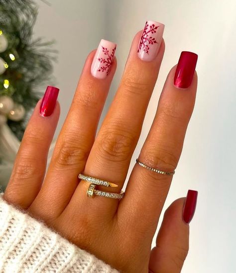 collection of winter Christmas nail designs featuring festive colors, snowflake patterns, and holiday-themed decorations Snow Nails, Red Christmas Nails, Tie Dye Nails, Gel Nail Design, Modeling Tips, Xmas Nails, Stay Inspired, Best Acrylic Nails, Nails Design