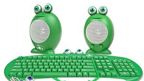 If googly-eyed penguin speakers just aren't quite creepy enough for you, how about the Frog Family PS/2 Keyboard/Mouse/Speaker set. Suggested by commenter wolfrider (thanks!) who says "go big or go home", every piece of this set, the keyboard, the mouse and the speakers are green frogs with wiggly eyes. Fun for kids… Frog Keyboard, Frog Family, Frog Stuff, Frog House, Frog Decor, Funny Frogs, Frog Art, Keyboard Mouse, Green Frog