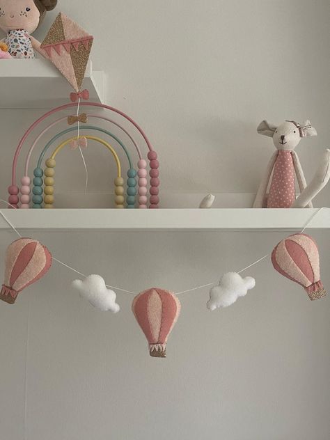 Garland Nursery Decor, Air Balloon Nursery, Nursery Garland, Balloon Template, Bunting Diy, Hot Air Balloon Nursery, Nursery Bunting, Garland Nursery, Star Nursery