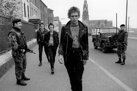 Irish Punk, Paul Simonon, Mick Jones, 70s Punk, Punk Culture, The Troubles, Joe Strummer, Good Vibrations, A Punk