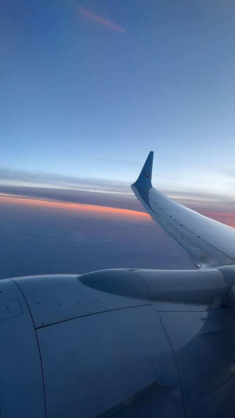 Plane Pics Aesthetic, Plane Asthetic Picture, Aesthetic Plane Pictures, Holiday Instagram Pictures, Travel Asthetics Photos Airplane, Travel Aesthetic Plane Window, Holiday Pics, Holiday Snaps, Summer Picture Poses